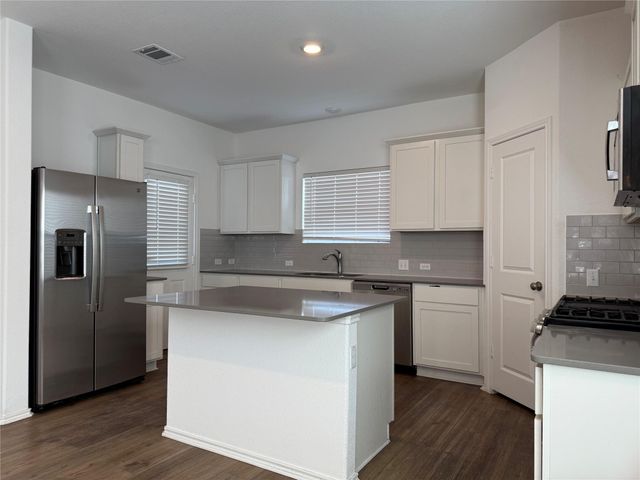 404 Milliner LOOP, Hutto, TX 78634