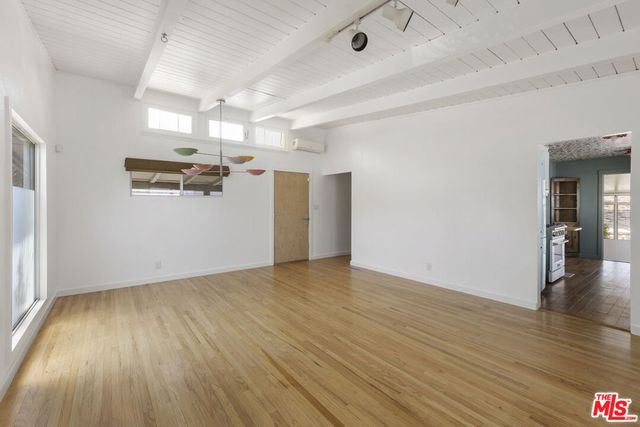 10623 Woodward Avenue, Sunland, CA 91040