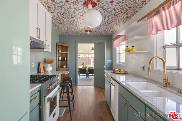 10623 Woodward Avenue, Sunland, CA 91040