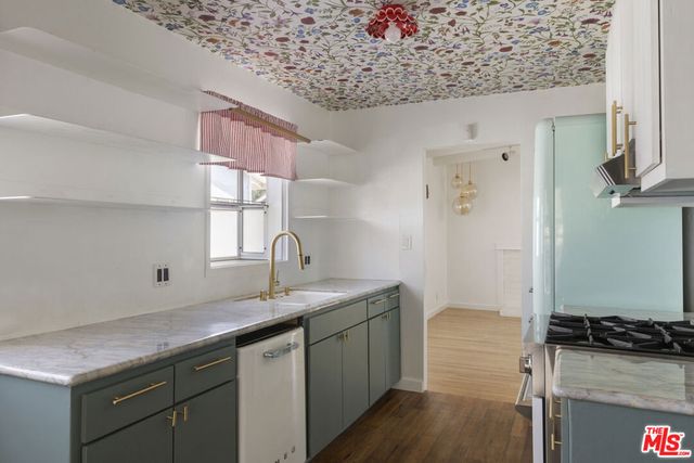 10623 Woodward Avenue, Sunland, CA 91040