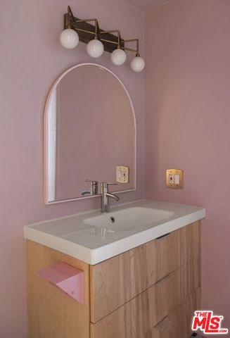 10623 Woodward Avenue, Sunland, CA 91040