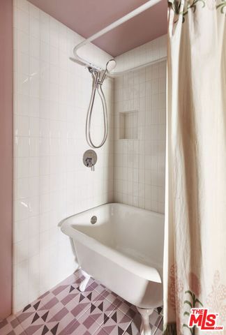 10623 Woodward Avenue, Sunland, CA 91040