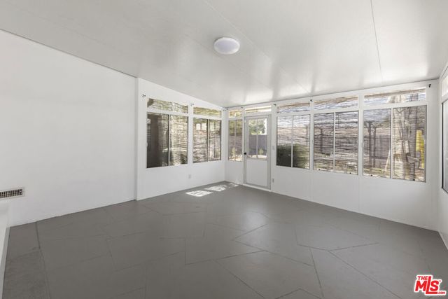 10623 Woodward Avenue, Sunland, CA 91040