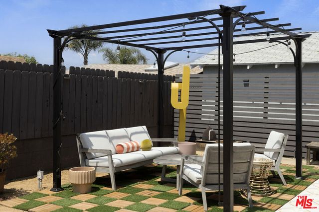 10623 Woodward Avenue, Sunland, CA 91040