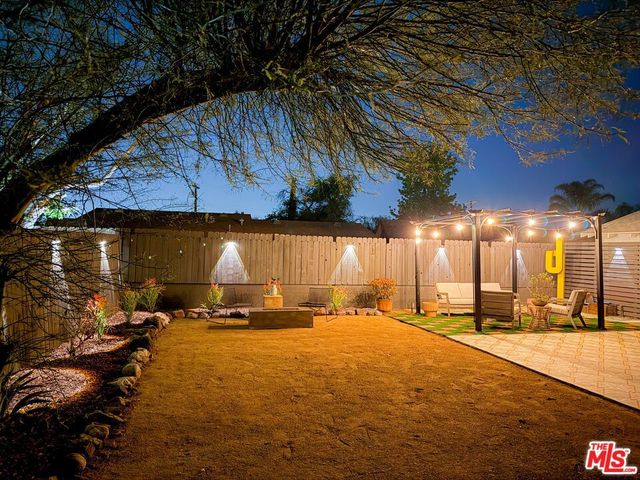 10623 Woodward Avenue, Sunland, CA 91040