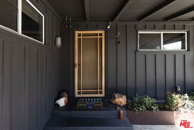 10623 Woodward Avenue, Sunland, CA 91040