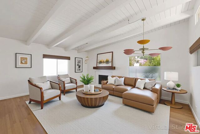 10623 Woodward Avenue, Sunland, CA 91040