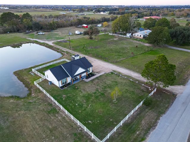 6702 S Mallard Drive, Fulshear, TX 77441