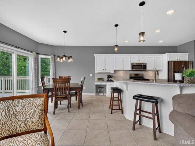 11731 Island Cove Drive, Fort Wayne, IN 46845