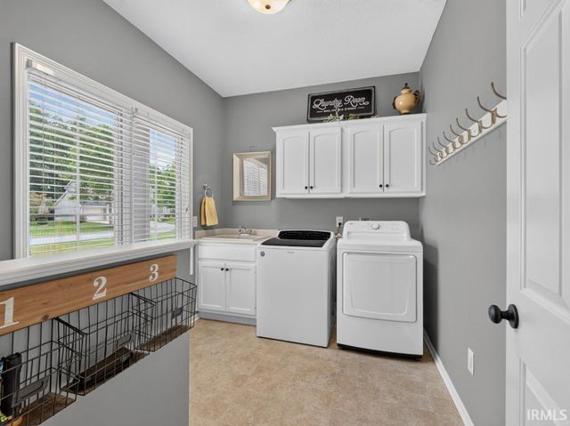 11731 Island Cove Drive, Fort Wayne, IN 46845