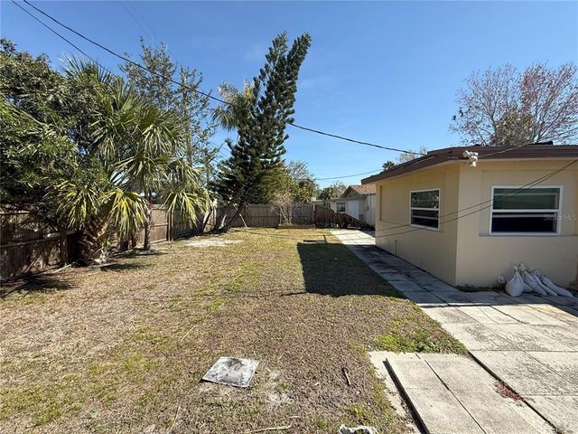 4911 LARGO TERRACE, New Port Richey, FL 34652