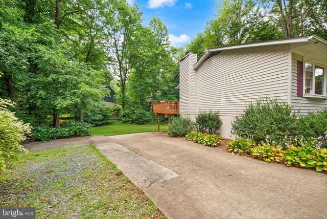 16210 SHEFFIELD DR, Dumfries, VA 22025