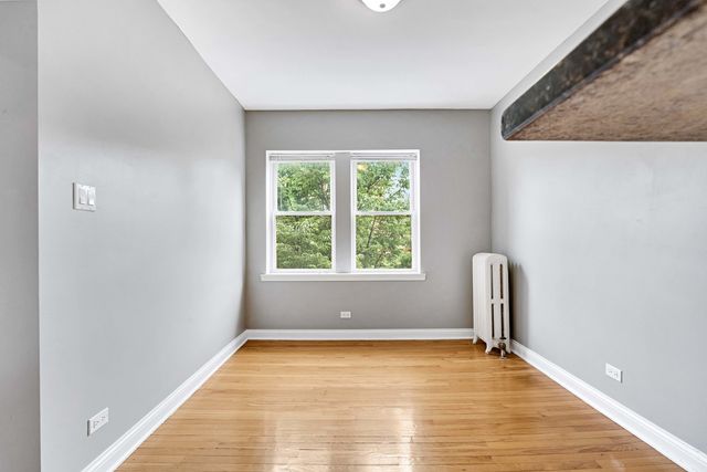 58 Forest Avenue 2S, Riverside, IL 60546