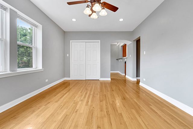 58 Forest Avenue 2S, Riverside, IL 60546