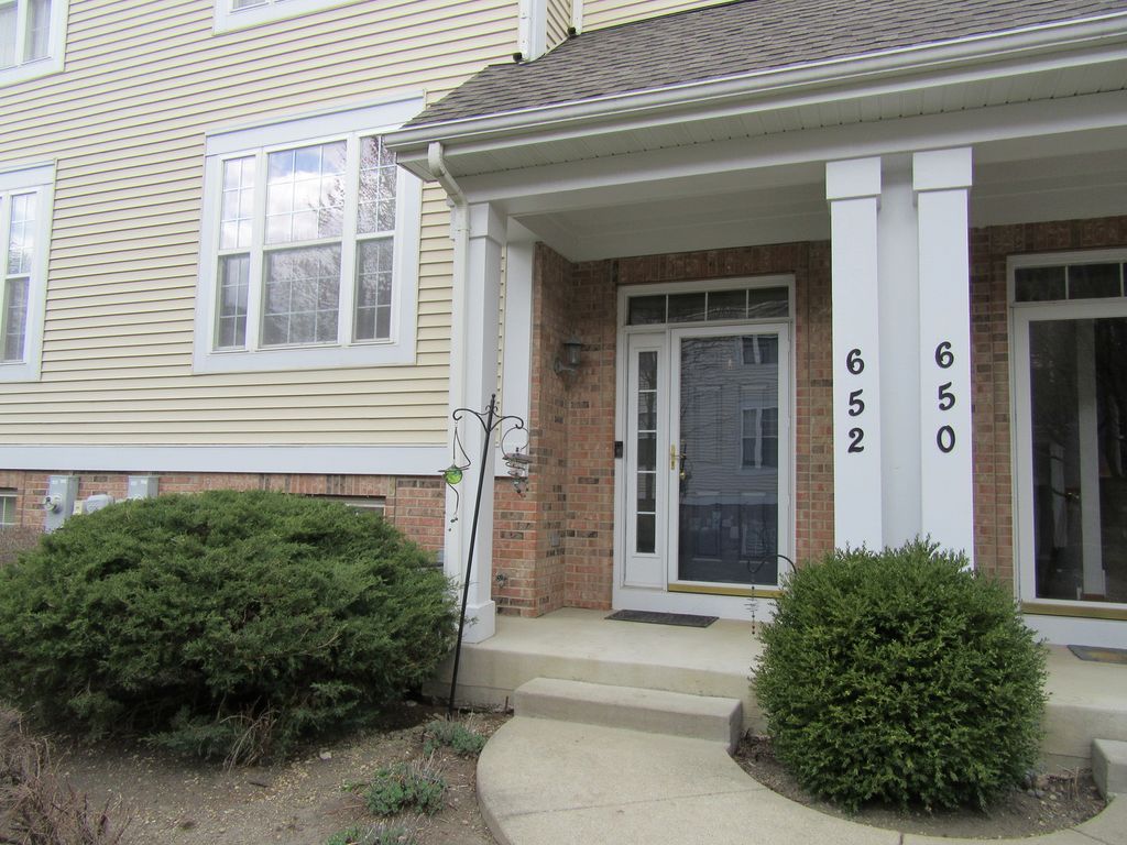 652 N Hidden Prairie Court, Palatine, IL 60067
