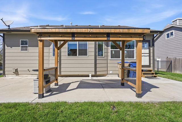 403 W Koob Ln, Andover, KS 67002