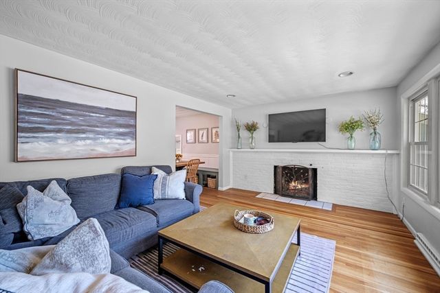 405 Asbury Street, Hamilton, MA 01982
