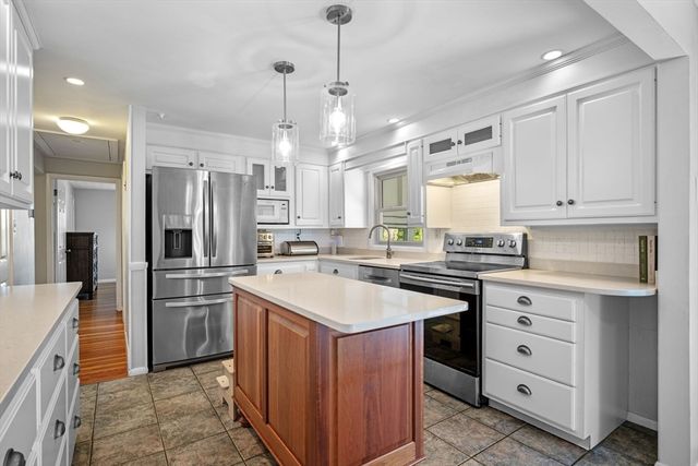 405 Asbury Street, Hamilton, MA 01982