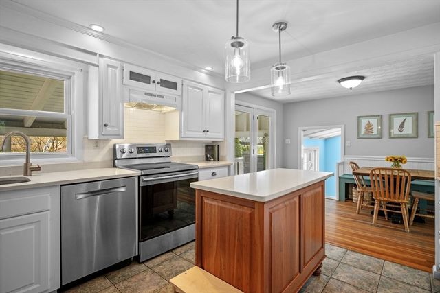 405 Asbury Street, Hamilton, MA 01982