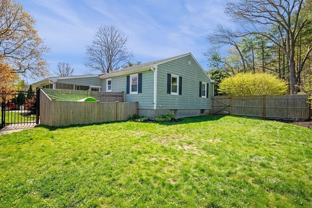405 Asbury Street, Hamilton, MA 01982