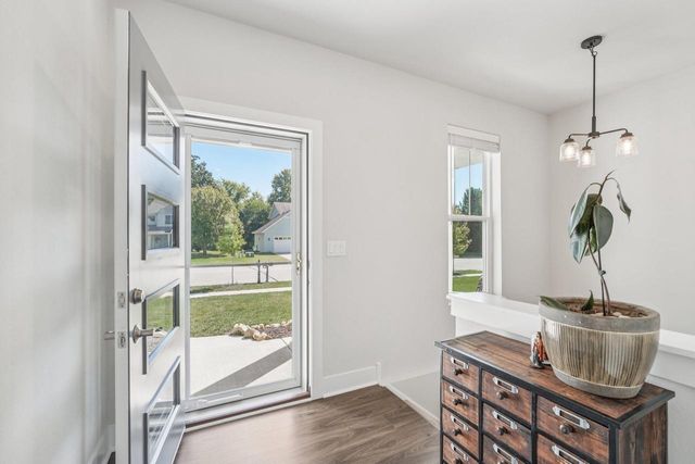 710 River Ridge DRIVE, Waterford, WI 53185