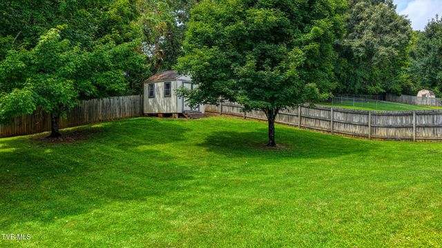 302 Maple Ridge Drive, Jonesborough, TN 37659