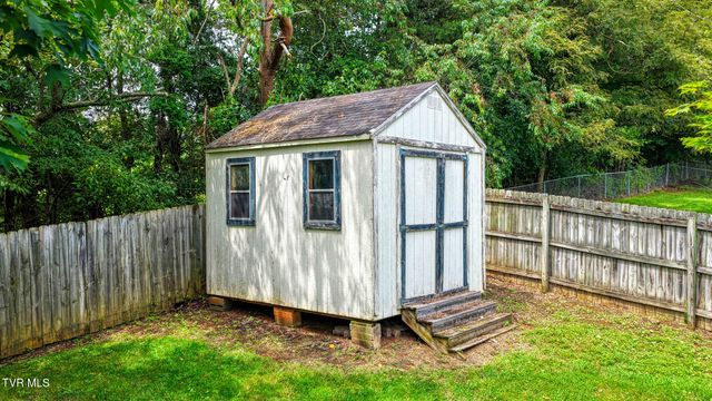 302 Maple Ridge Drive, Jonesborough, TN 37659