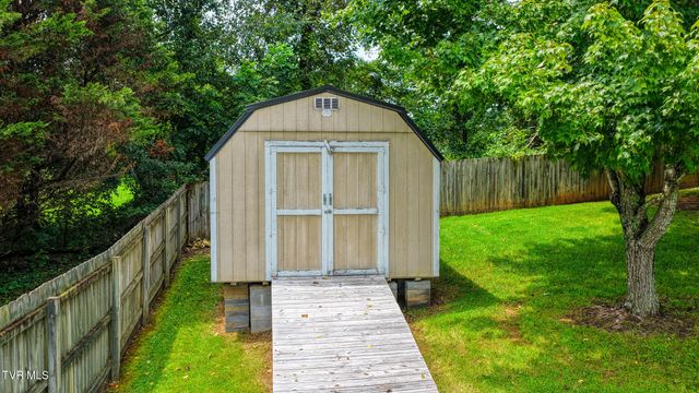 302 Maple Ridge Drive, Jonesborough, TN 37659