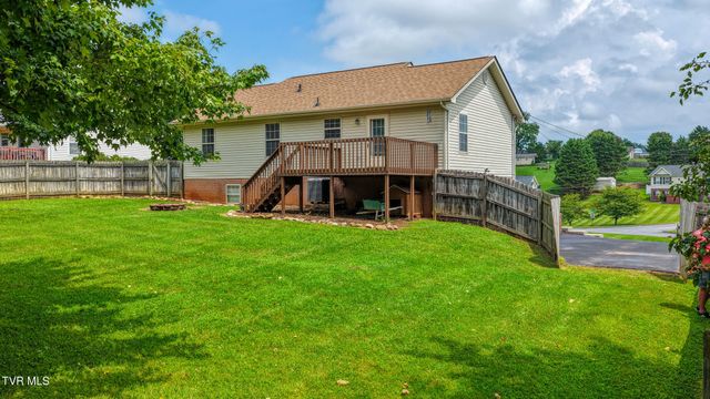 302 Maple Ridge Drive, Jonesborough, TN 37659