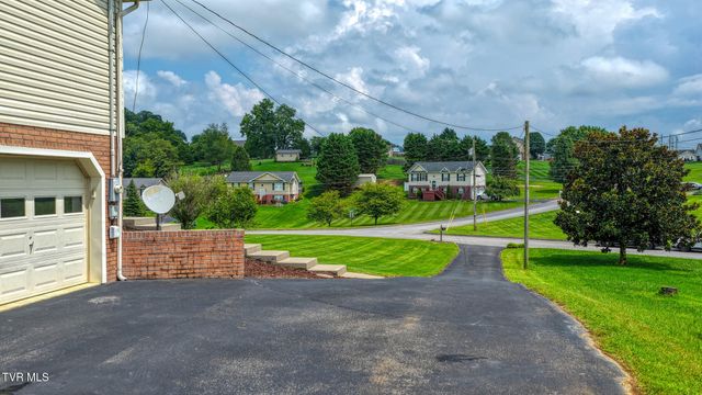 302 Maple Ridge Drive, Jonesborough, TN 37659