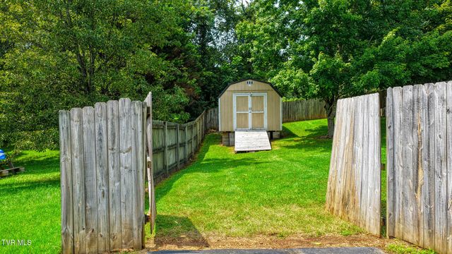 302 Maple Ridge Drive, Jonesborough, TN 37659