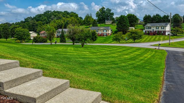 302 Maple Ridge Drive, Jonesborough, TN 37659