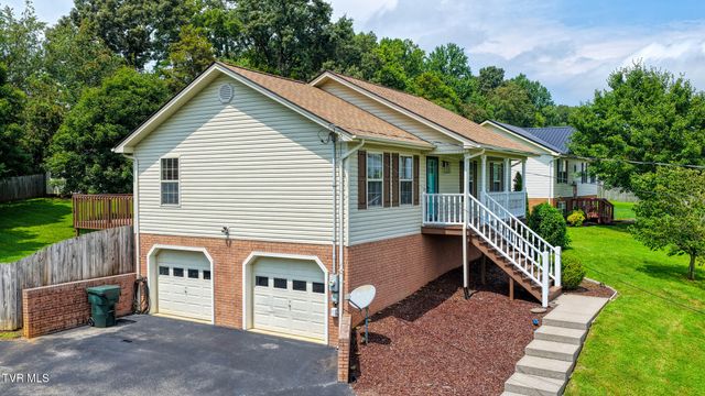 302 Maple Ridge Drive, Jonesborough, TN 37659