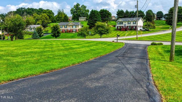 302 Maple Ridge Drive, Jonesborough, TN 37659