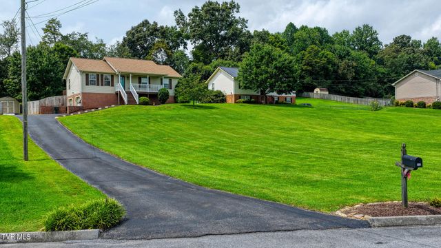 302 Maple Ridge Drive, Jonesborough, TN 37659
