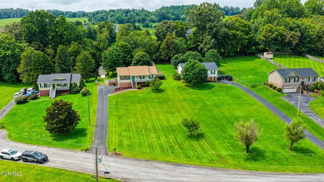 302 Maple Ridge Drive, Jonesborough, TN 37659