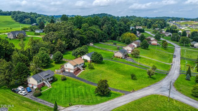 302 Maple Ridge Drive, Jonesborough, TN 37659