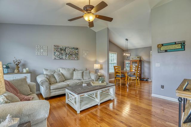 302 Maple Ridge Drive, Jonesborough, TN 37659