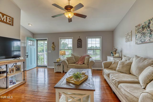 302 Maple Ridge Drive, Jonesborough, TN 37659