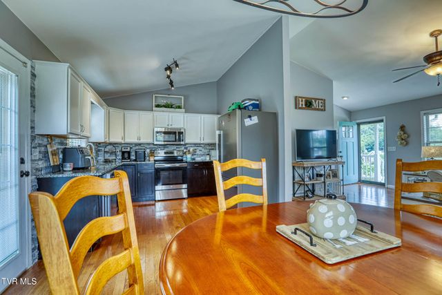 302 Maple Ridge Drive, Jonesborough, TN 37659