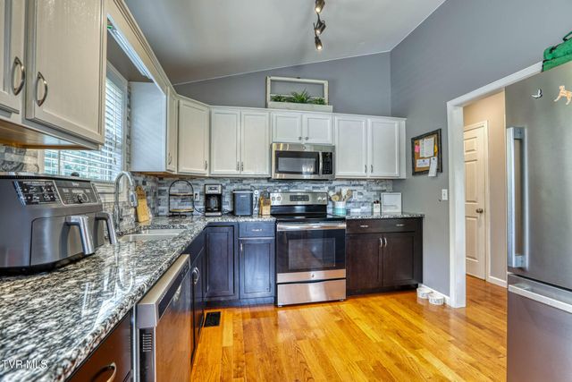 302 Maple Ridge Drive, Jonesborough, TN 37659
