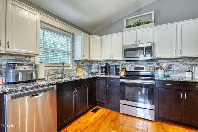 302 Maple Ridge Drive, Jonesborough, TN 37659