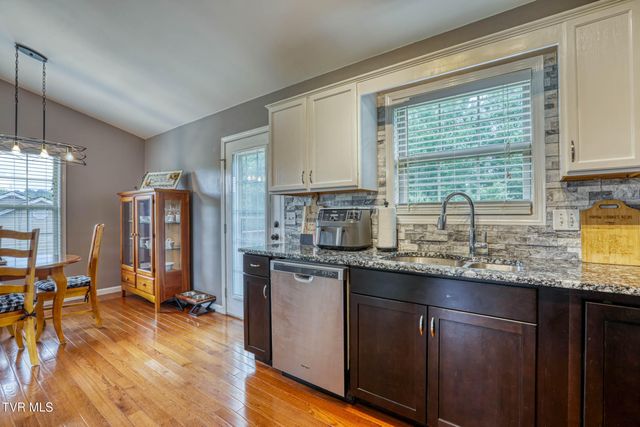 302 Maple Ridge Drive, Jonesborough, TN 37659