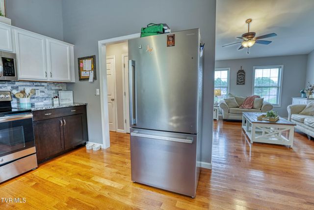 302 Maple Ridge Drive, Jonesborough, TN 37659