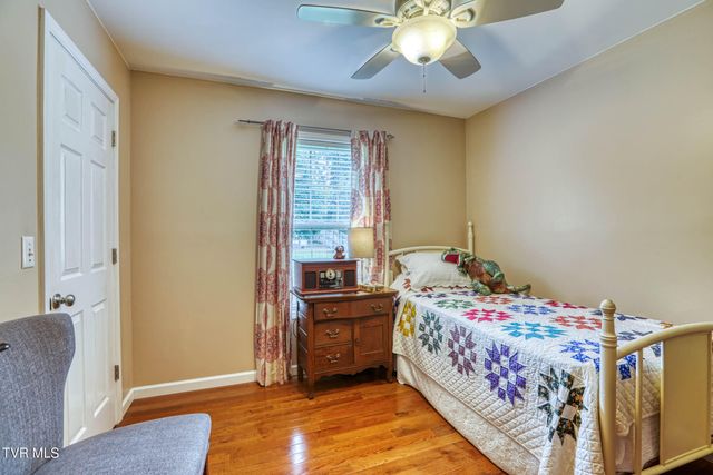 302 Maple Ridge Drive, Jonesborough, TN 37659