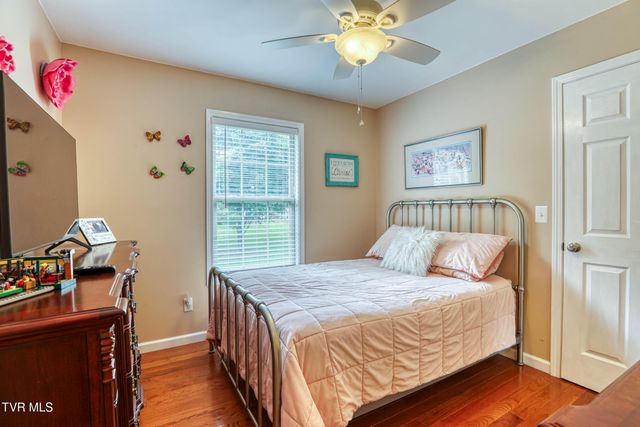 302 Maple Ridge Drive, Jonesborough, TN 37659