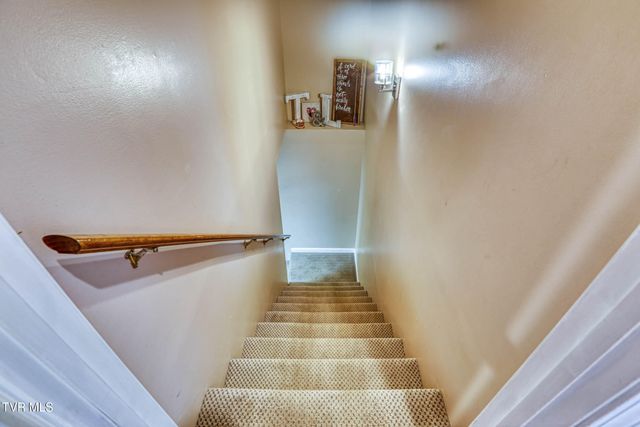 302 Maple Ridge Drive, Jonesborough, TN 37659