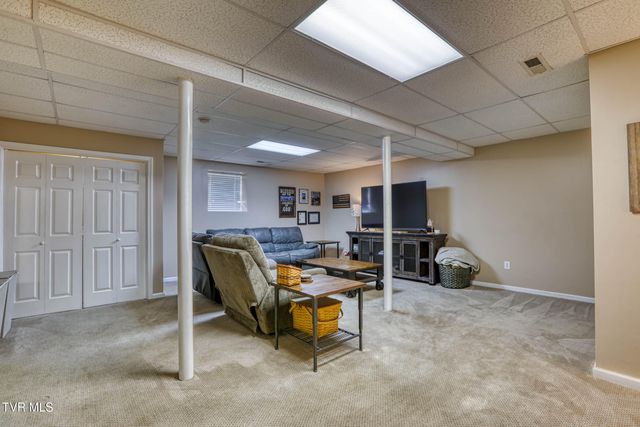 302 Maple Ridge Drive, Jonesborough, TN 37659