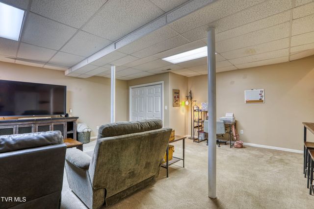 302 Maple Ridge Drive, Jonesborough, TN 37659