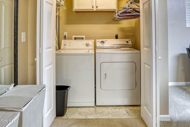302 Maple Ridge Drive, Jonesborough, TN 37659